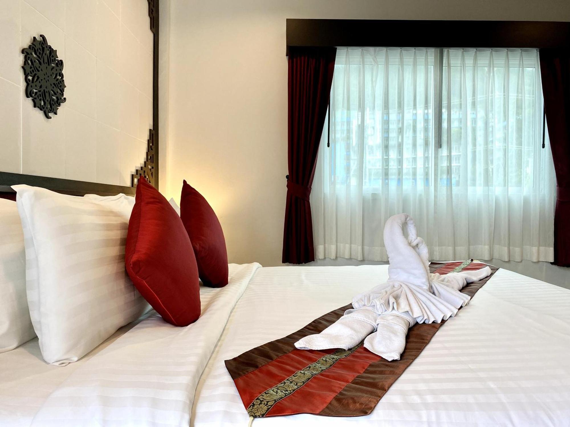 Sunray Beach Hotel Patong Ngoại thất bức ảnh