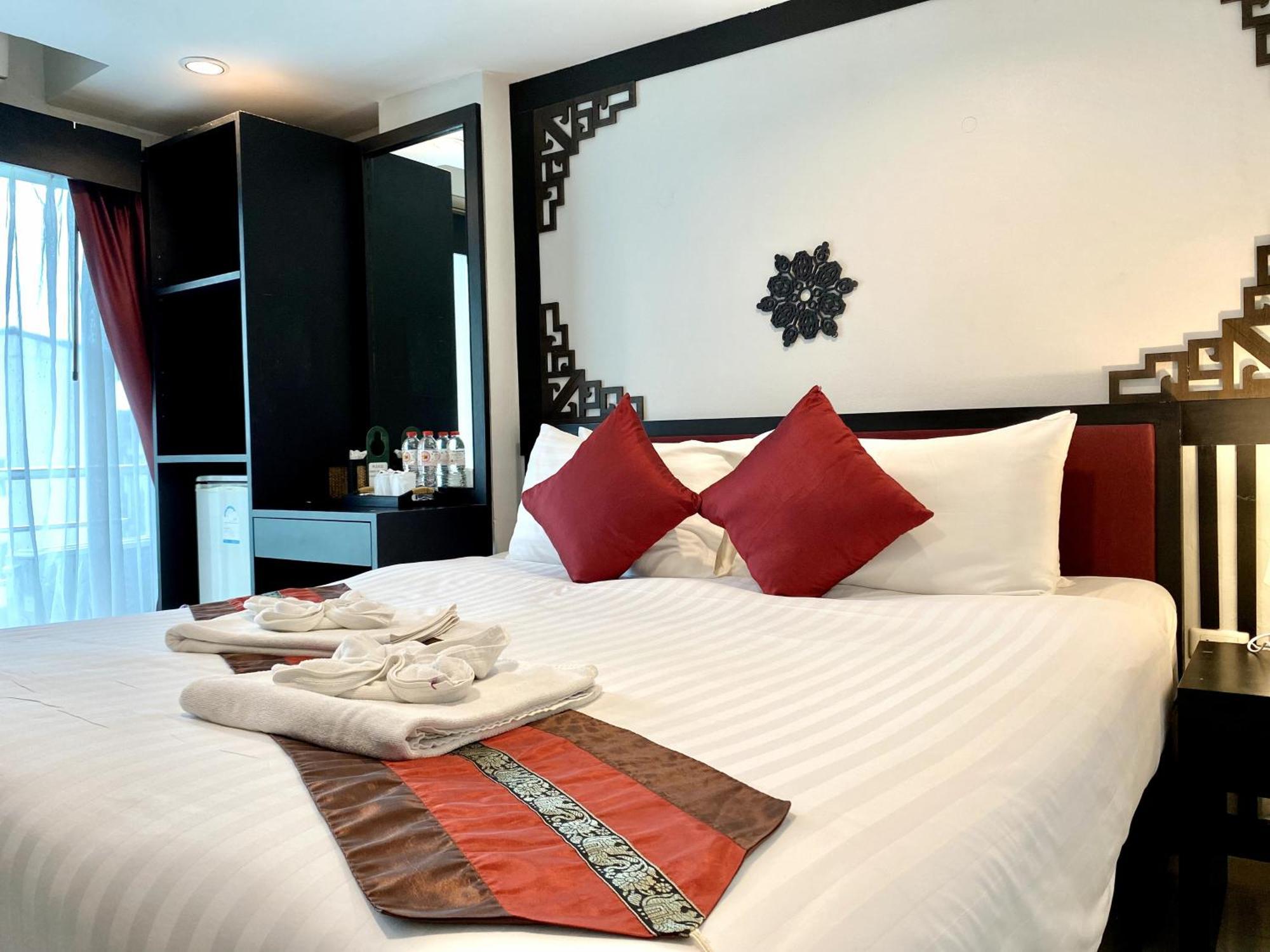 Sunray Beach Hotel Patong Ngoại thất bức ảnh